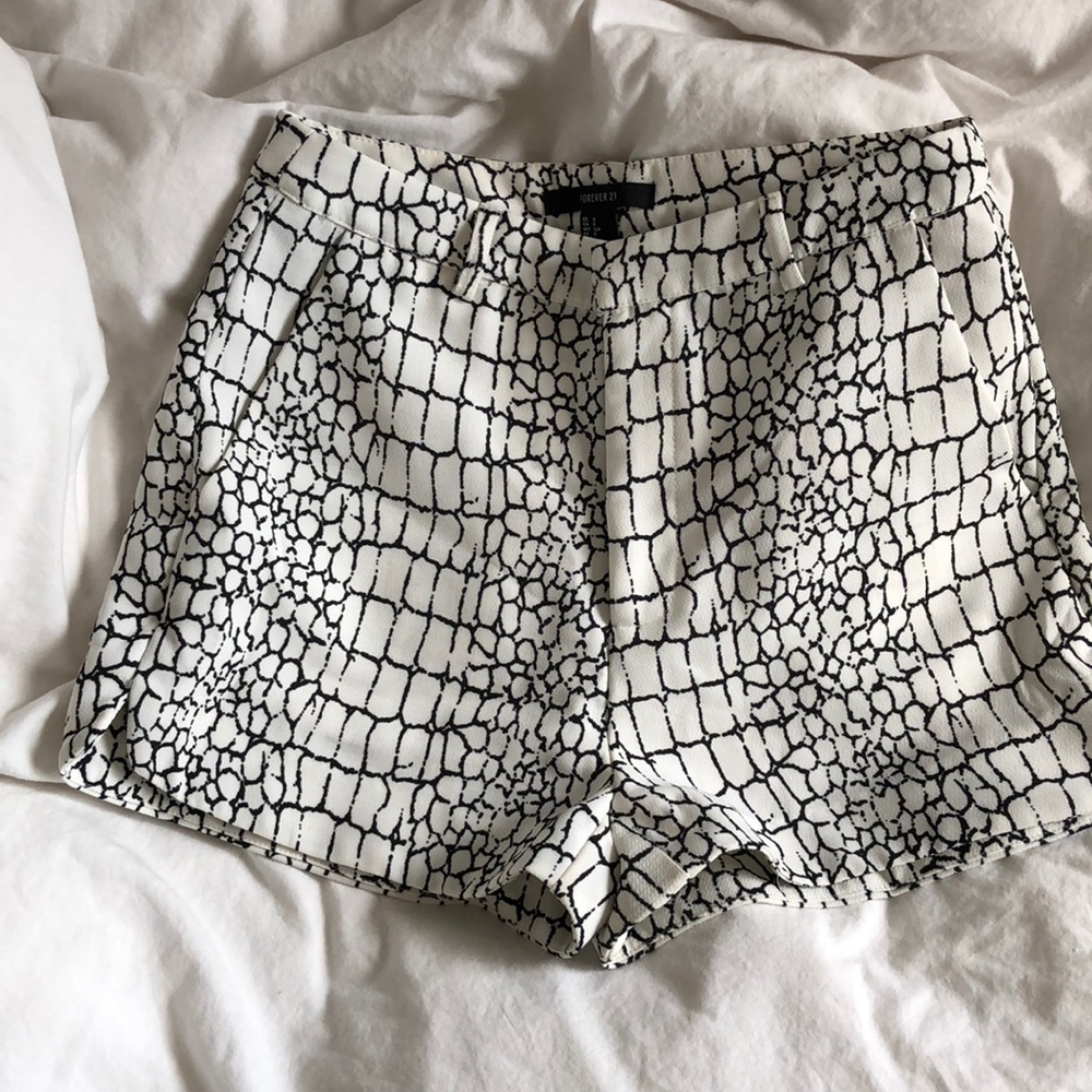 FOREVER 21 SNAKESKIN PRINT SHORTS